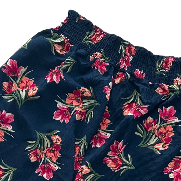 NWT - LuLaRoe Yvett Smocked Waist Shorts - Picture 3 of 5